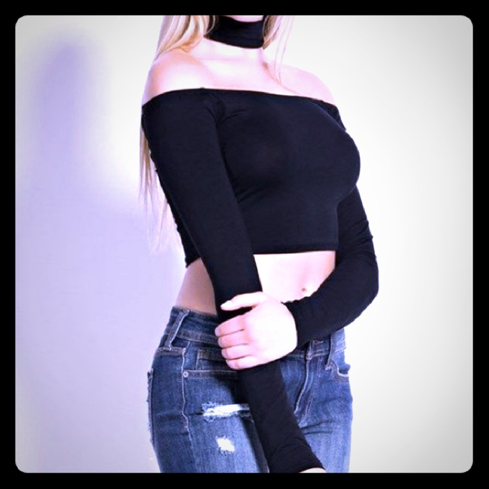 Off-Shoulder Choker Crop Top🤩